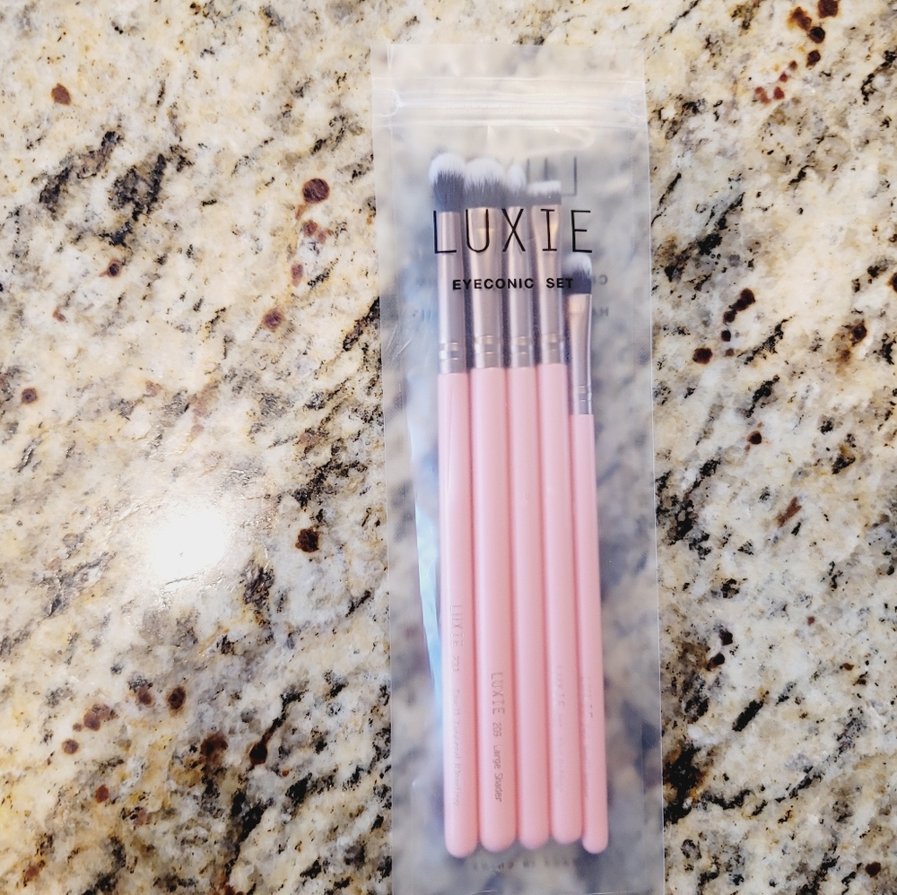 2 for $40 LUXIE 5 PIECE ROSE GOLD EYE BRUSH SET - Picture 10 of 13